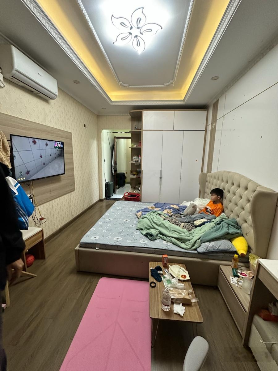 Rẻ như cho! Nhà Hồ Tùng Mậu, mặt ô tô đỗ, sát mặt phố, ngõ thông, sổ đẹp, full tiện ích 39m2*5T