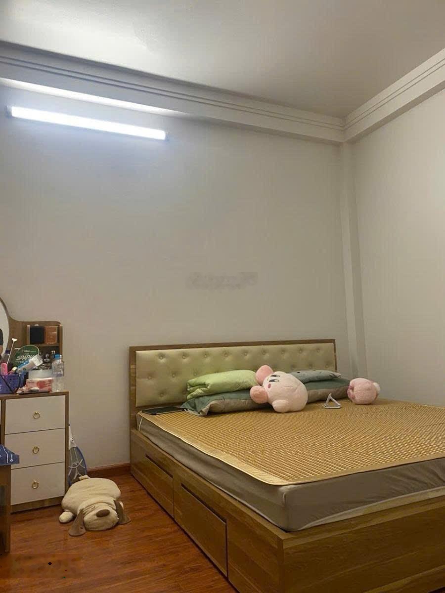 Bán nhà Ngọc Hà, ngõ nông, 3 gác đỗ cửa, thoáng, vài bước ra ô tô, tặng full NT, sổ cc, 43m2*5T