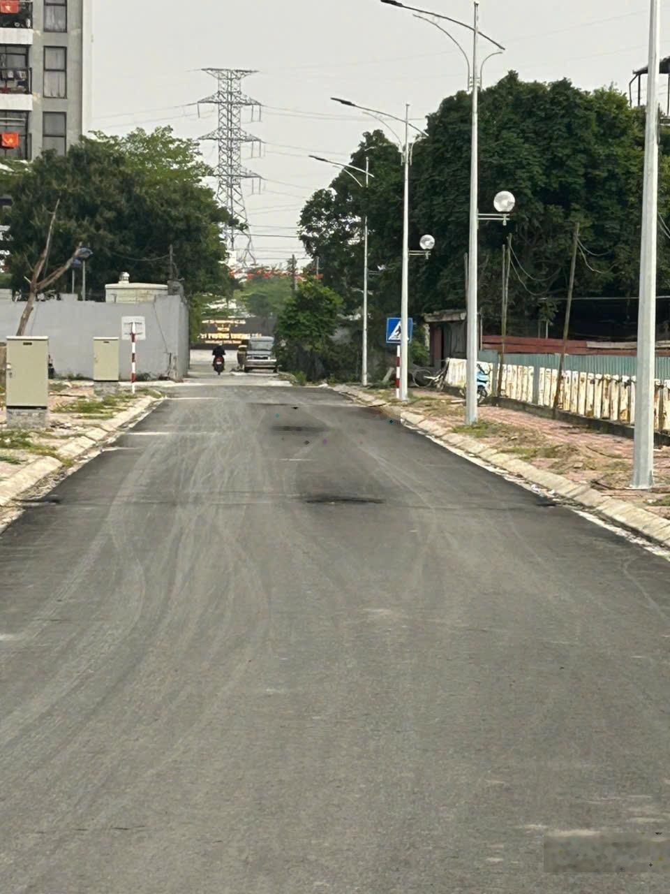 Bán Lô đất 40m2 cực đẹp tại liên mạc - Thượng cát. mặt tiền 4m. sâu 10m. ô tô quay đầu. giá đẹp