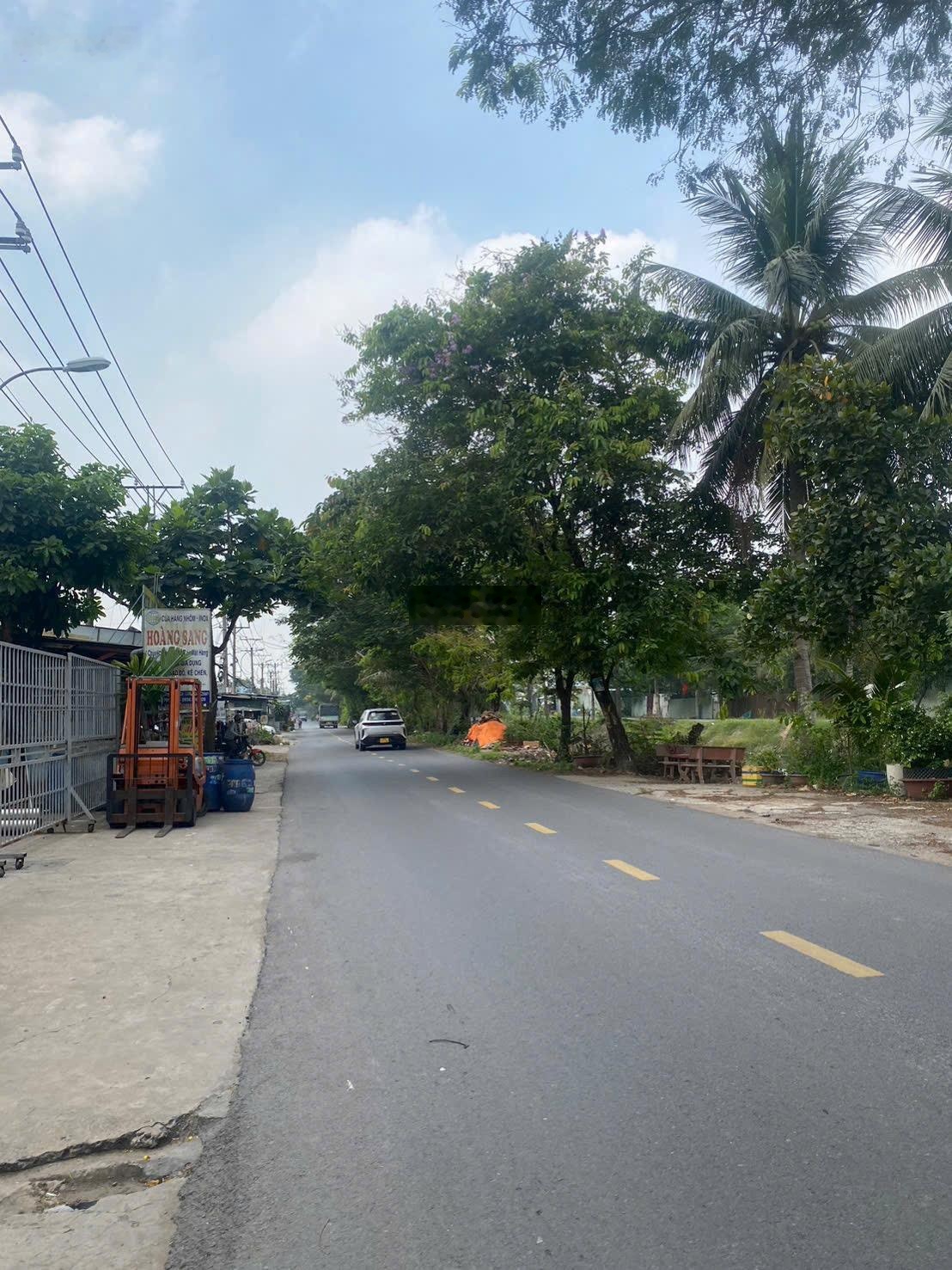 bán xưỡng Mt đường láng le Bàu cò xã Tân Nhựt. Dt 1242m . Thổ cư 465m . Dt xây dựng Xưỡn hoàn công.