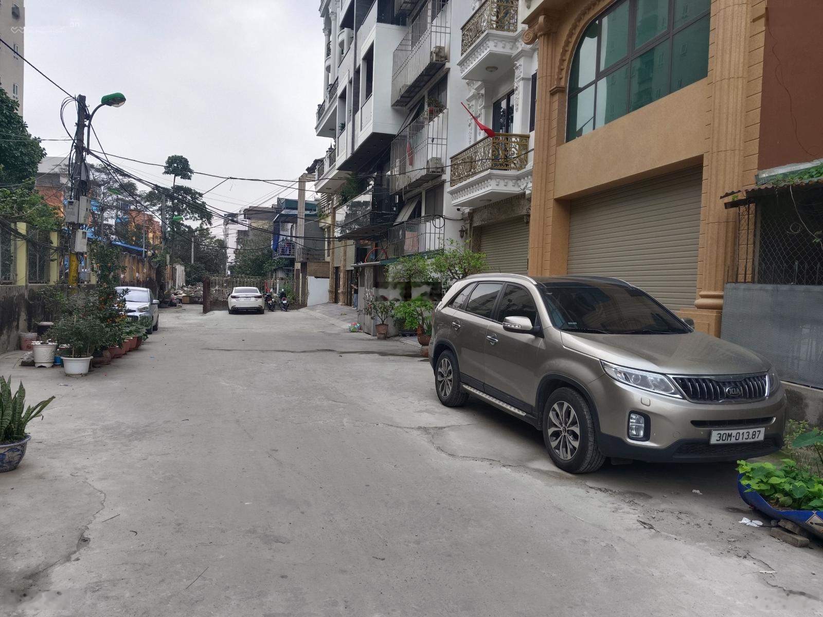 Lô đất - vị trí vip ngọc thụy - long biên mặt ngõ ô tô kinh doanh sầm uất lô đất đẹp vuông vắn.