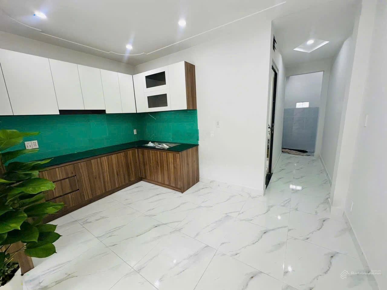 Bán nhà 1 trệt 1 lửng có 3 Phòng Ngủ, nội thất đầy đủ, sổ hồng riêng, nhà xe hơi đậu trước