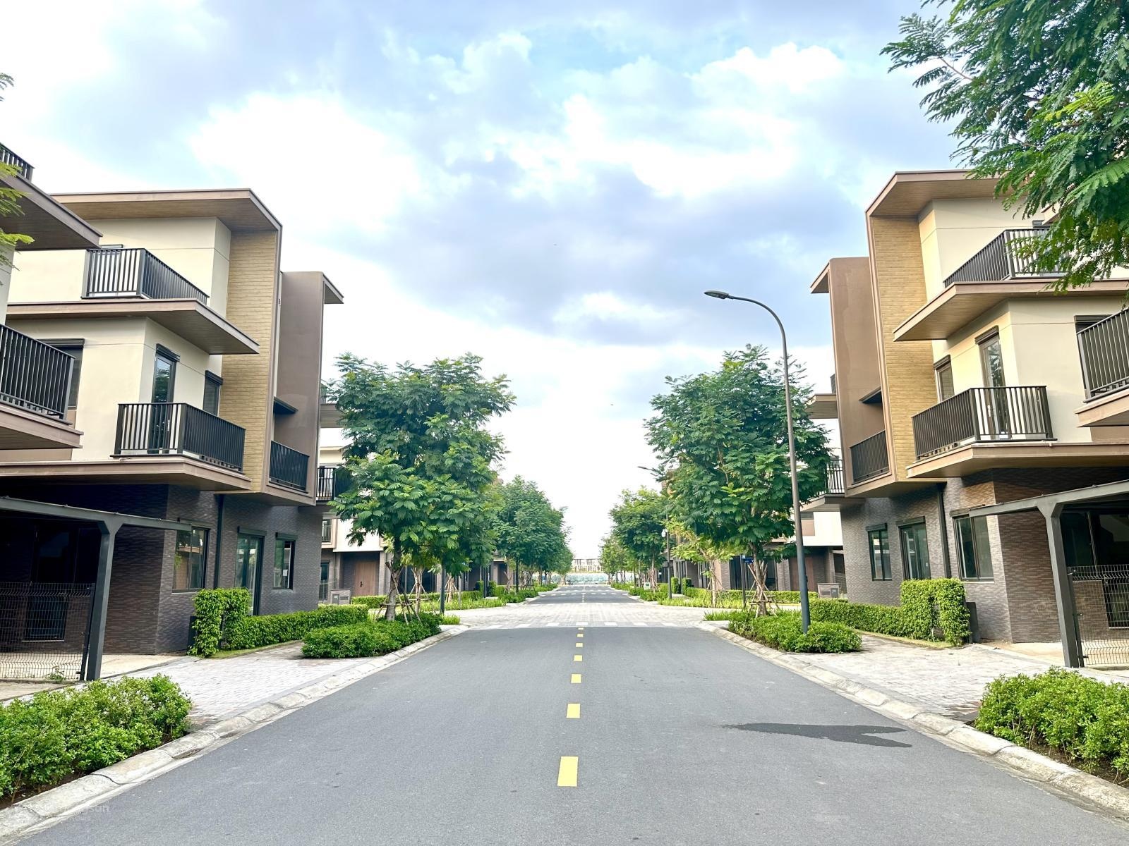 Bán nhà phố 2 mặt tiền khu đô thị Izumi City. Diện tích 6x18.5m (111m2) - Sổ Hồng sẵn