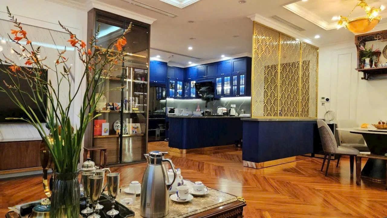 Bán CH 4PN 3WC 172m2, full nội thất siêu VIP nhất tòa nhà BRG 25 Lê Văn Lương. Nhà đã có sổ