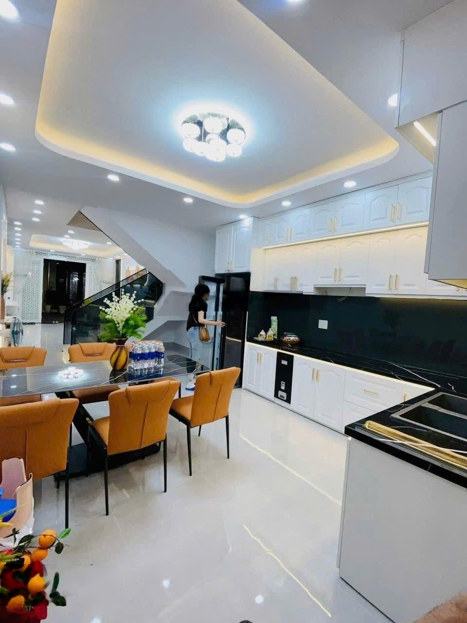 Có 102! Thái Thịnh, ngõ thông, 30m ô tô tránh, thang máy, nhà mới 2 thoáng, kinh doanh 40m2*5T