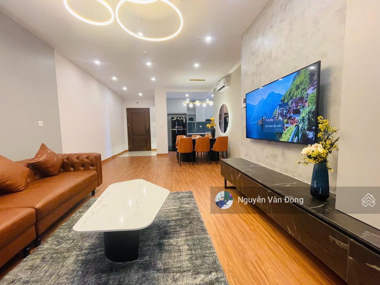 Bố mẹ tôi cần bán căn hộ cao cấp 3 ngủ view hồ đẹp, sổ đỏ cất két, để lại full đồ đẹp sẵn vào ở