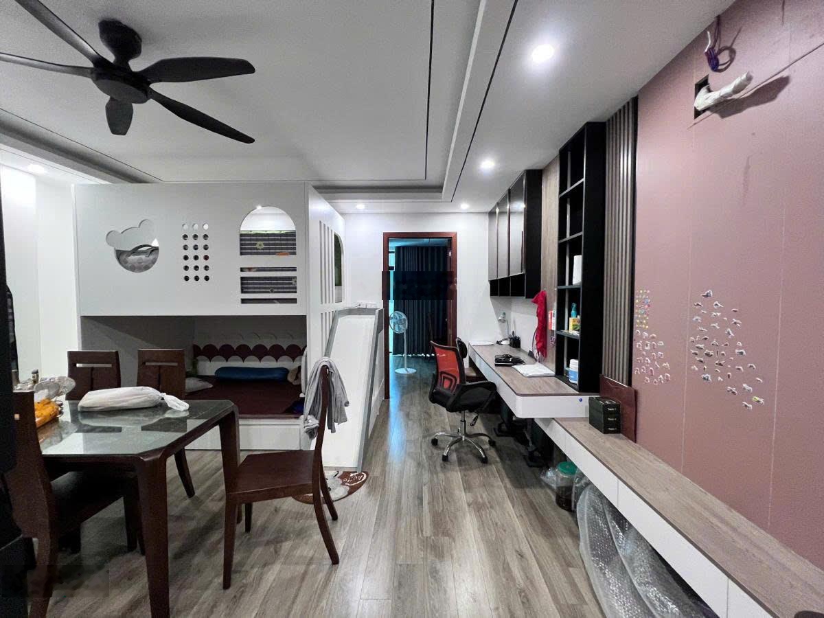 Cho thuê nhà phân lô Thái Hà- Thái Thịnh, 70m2, 6 tầng, văn phòng công ty, gia đình ở
