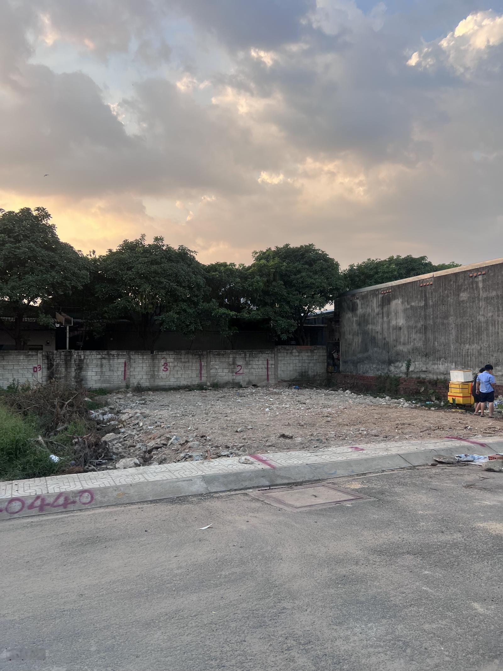Đất biệt thự Lê Phong - Ngô Chí Quốc, Thủ Đức. Giá chỉ 3tỷ5 DT 72m2 (4x17,5m), xây tự do, sổ sẵn