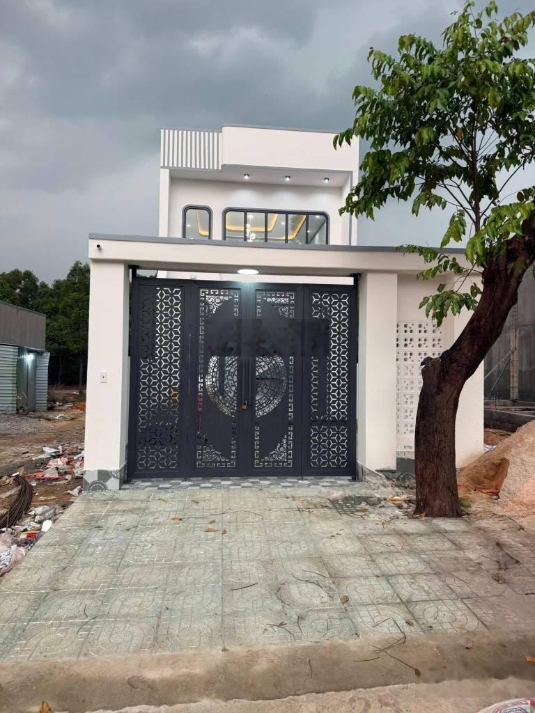 Bán nhà mới xây DT 150m2 gần KCN Mỹ Phước 3 Bến Cát, có SHR giá cực mềm