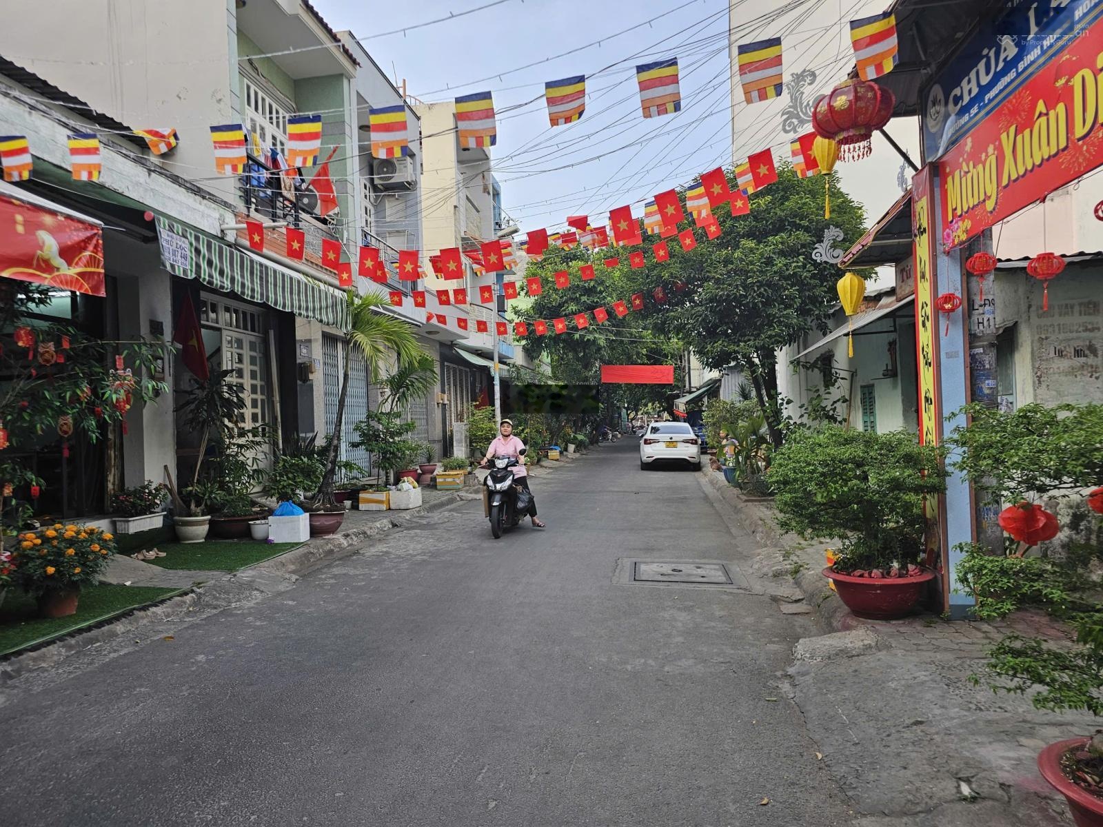 Chính chủ bán nhà góc 2 mặt tiền đang kinh doanh quán ăn sát trường tiểu học