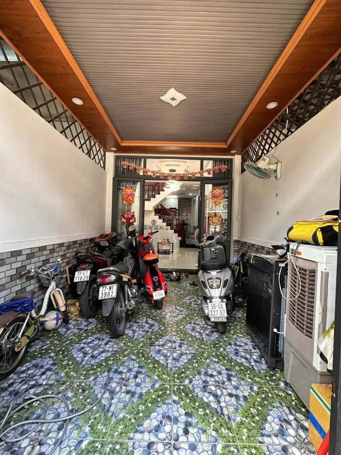 Đón đầu Vành Đai 2 kết nối nhanh ra Phạm Văn Đồng, cho thuê 9tr/ tháng 68m2 3 tầng chỉ 5.6 tỷ TL