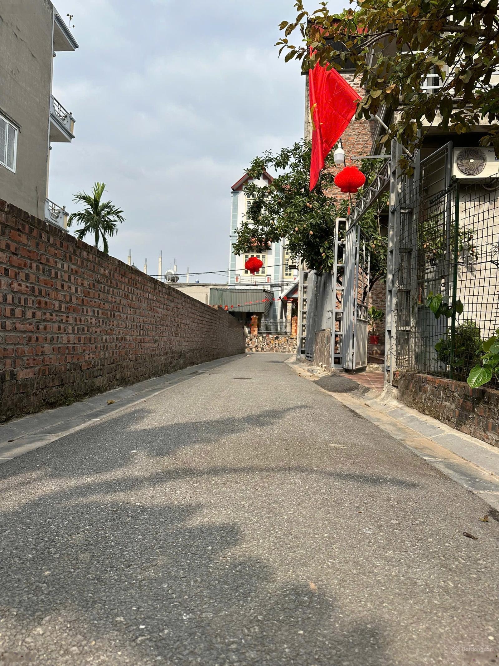 Bán 75m2 Nguyên Khê giá bèo đường ô tô cách 100m ra Quốc lộ 3 và công viên khu đấu giá công viên đủ