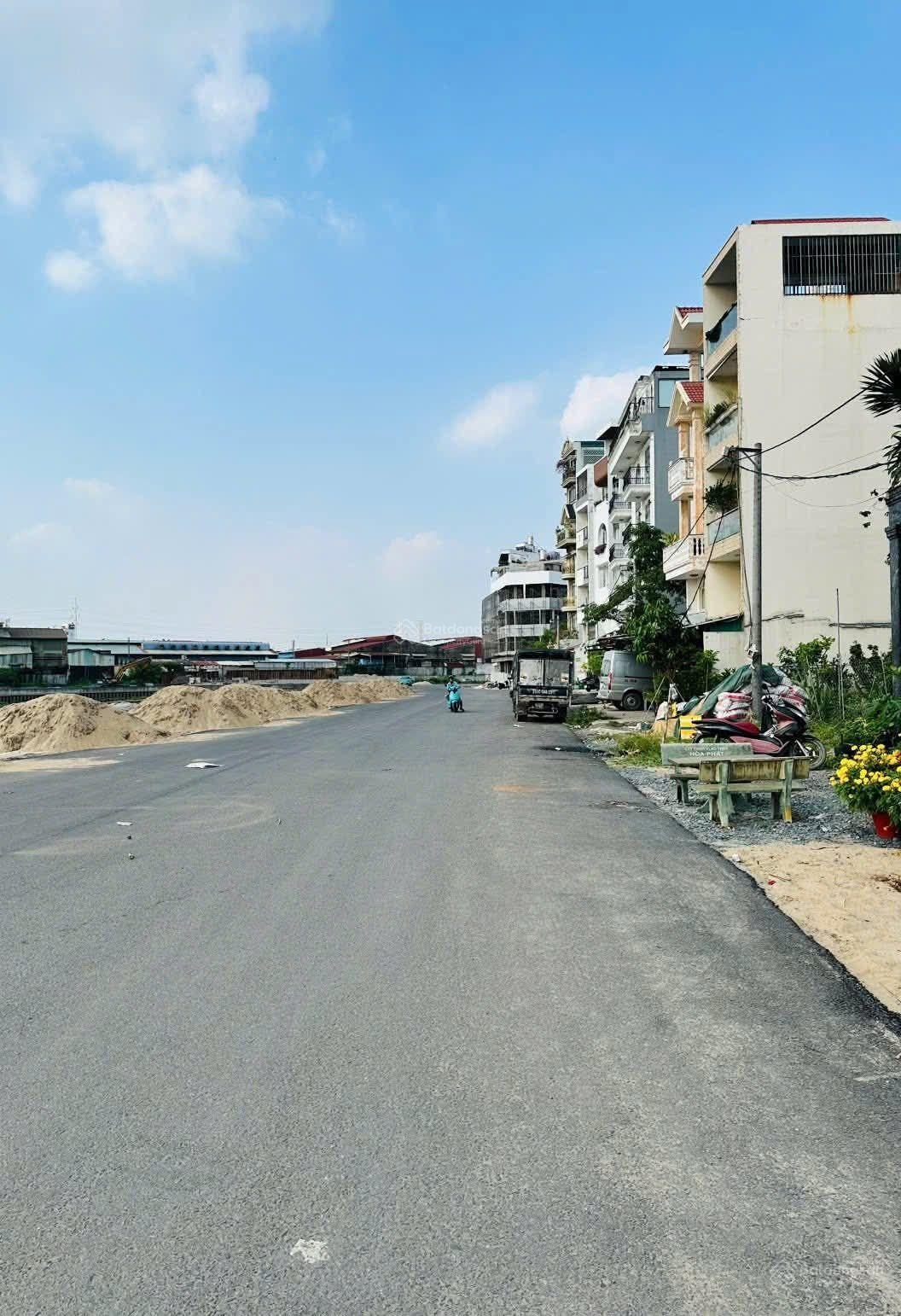 Bán nhà mặt tiền Kênh Tham Lương 36m2 hầm trệt lửng 2 lầu giá cực tốt