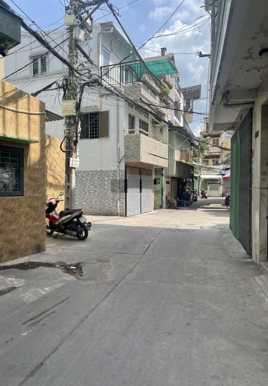 Ngộp BANK!!! Giá chỉ 9.5 Tỷ - HXH kế tuyến metro số 2, DT: 4*16m, 3 tầng kiên cố