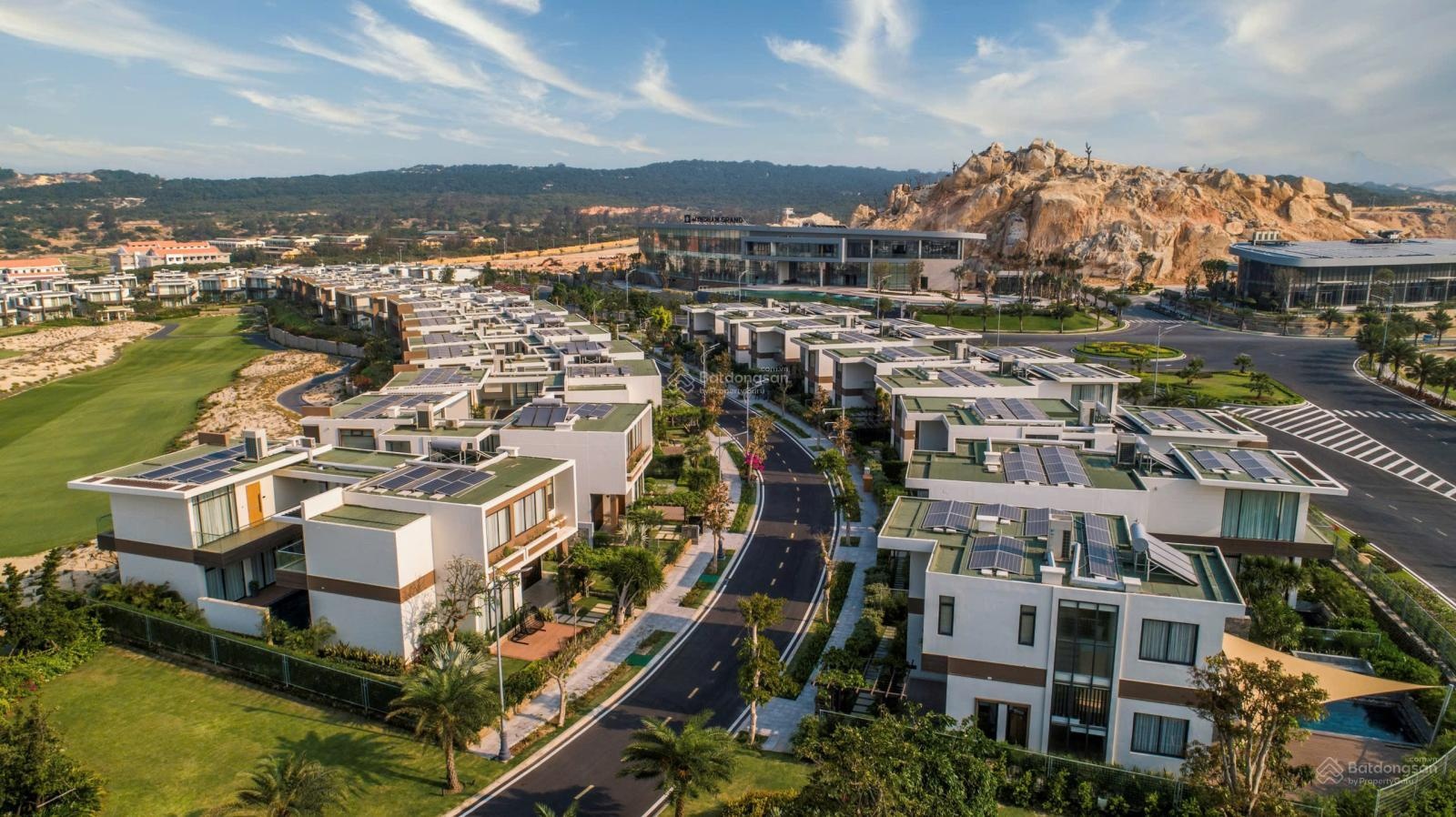 THU NHẬP ĐỀU ĐẶN 50-80TR/THÁNG VILLA BIỂN -BÃI DÀI CAM RANH. Tặng FULL nội thất, chỉ việc khai thác