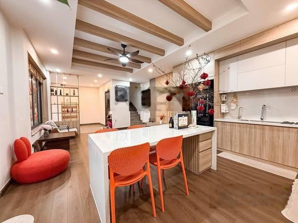 Siêu phẩm nhỉn 9 tỷ ngang khủng dt: 12x8m2 4 tầng st btct hẻm nhựa 8m lũy bán bích lh 0936999494