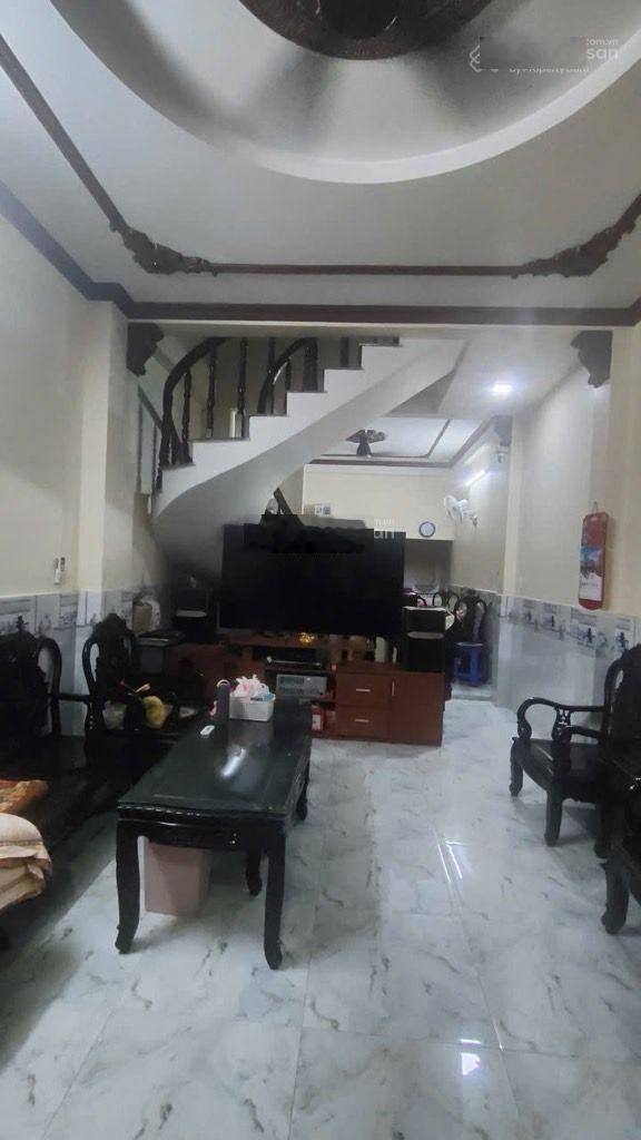 Hẻm xe hơi thông. Phan huy ích , Nguyễn Tư Giãn Ngay siêu thị emart 2. 72 m2. 3 tầng kiên cố.