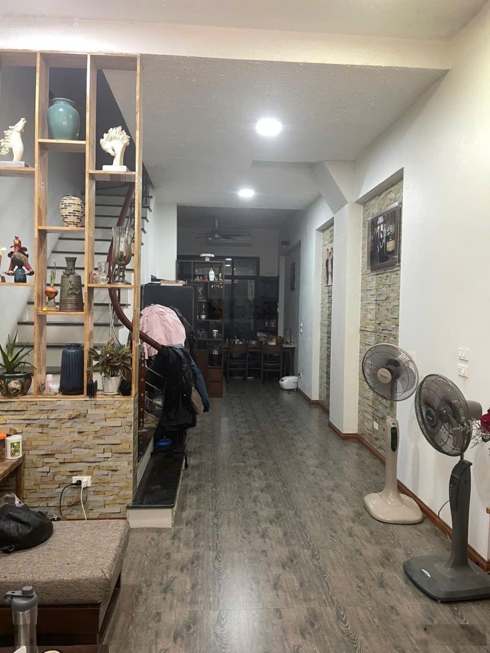 Bán nhà dân xây Bát Khối - Gia đầu tư - Diện tích 76m2 giá chỉ 13.9 tỷ