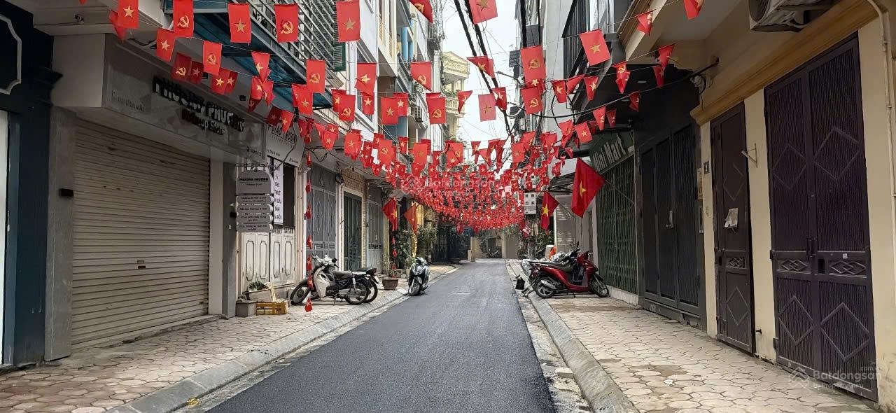 Bán nhà mới siêu đẹp Chợ Khâm Thiên 36m 6 tầng, mặt tiền 3.8m, giá chào 9.9 tỷ ( có thương lượng ).