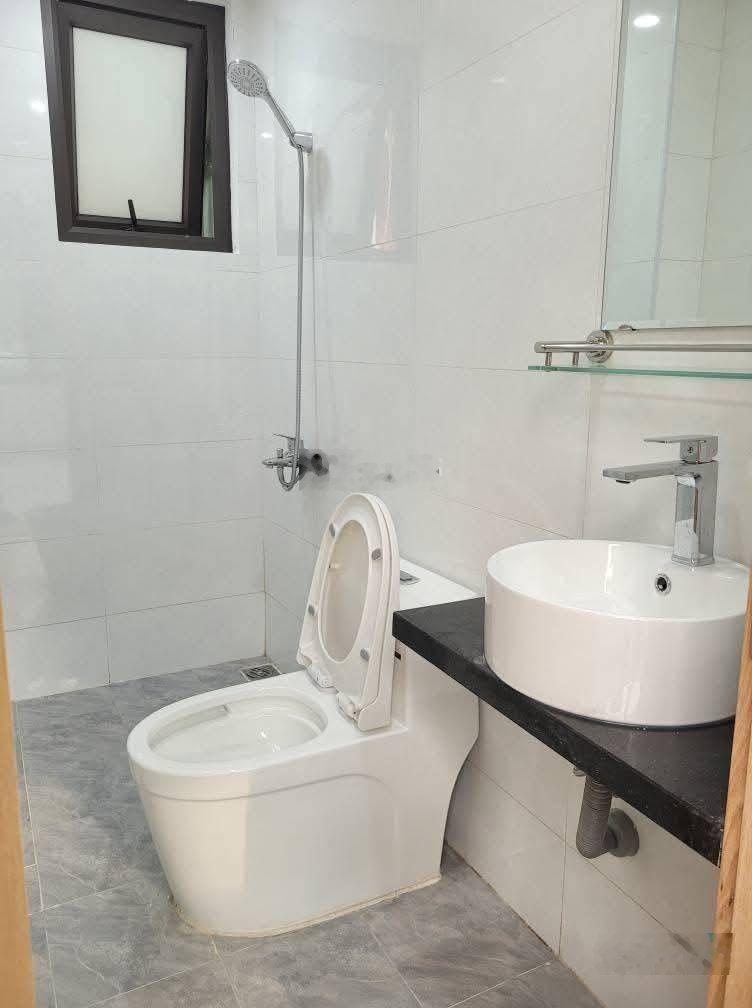 Bán nhà mặt phố đường Bưởi, 3 mặt thoáng, diện tích 24m2 x 6 tầng, mặt tiền 3,5m, giá 12,3 tỷ