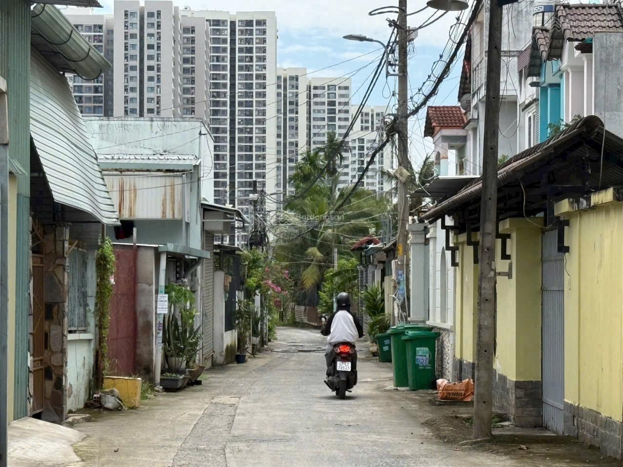 Cần bán lô đất Đ26 nguyễn Xiển kế bên Vinhomes 79.9m KDC hiện hữu ngang 5m giá 3 ty rẻ nhất Kv này