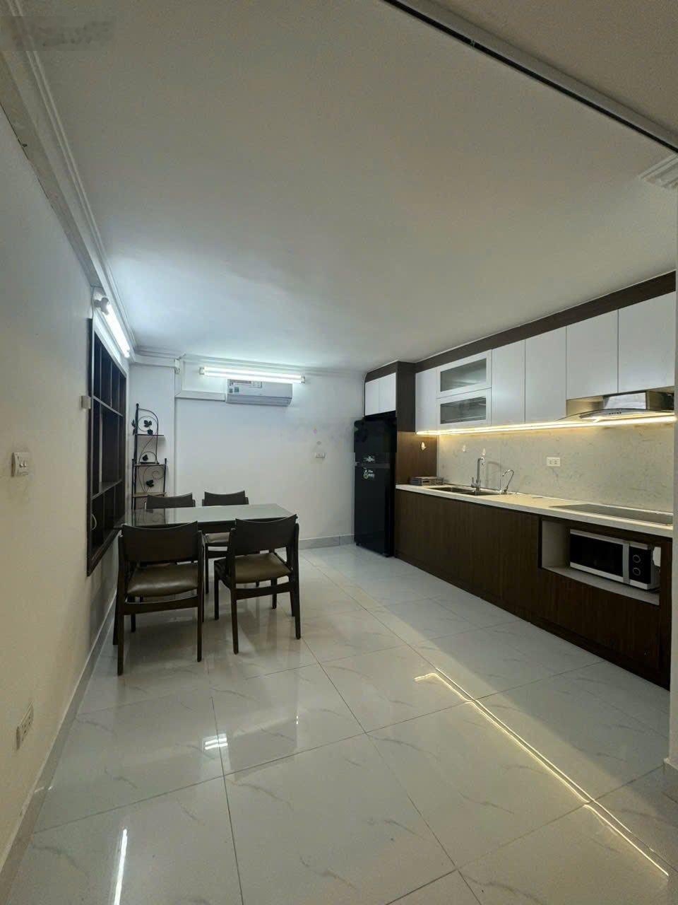Mua ngay còn kịp- Thiên Hiền gần Phạm Hùng 32m2 5 tầng 3 ngủ ngõ đẹp gần ô tô - vị trí đẹp hơn 8 tỷ