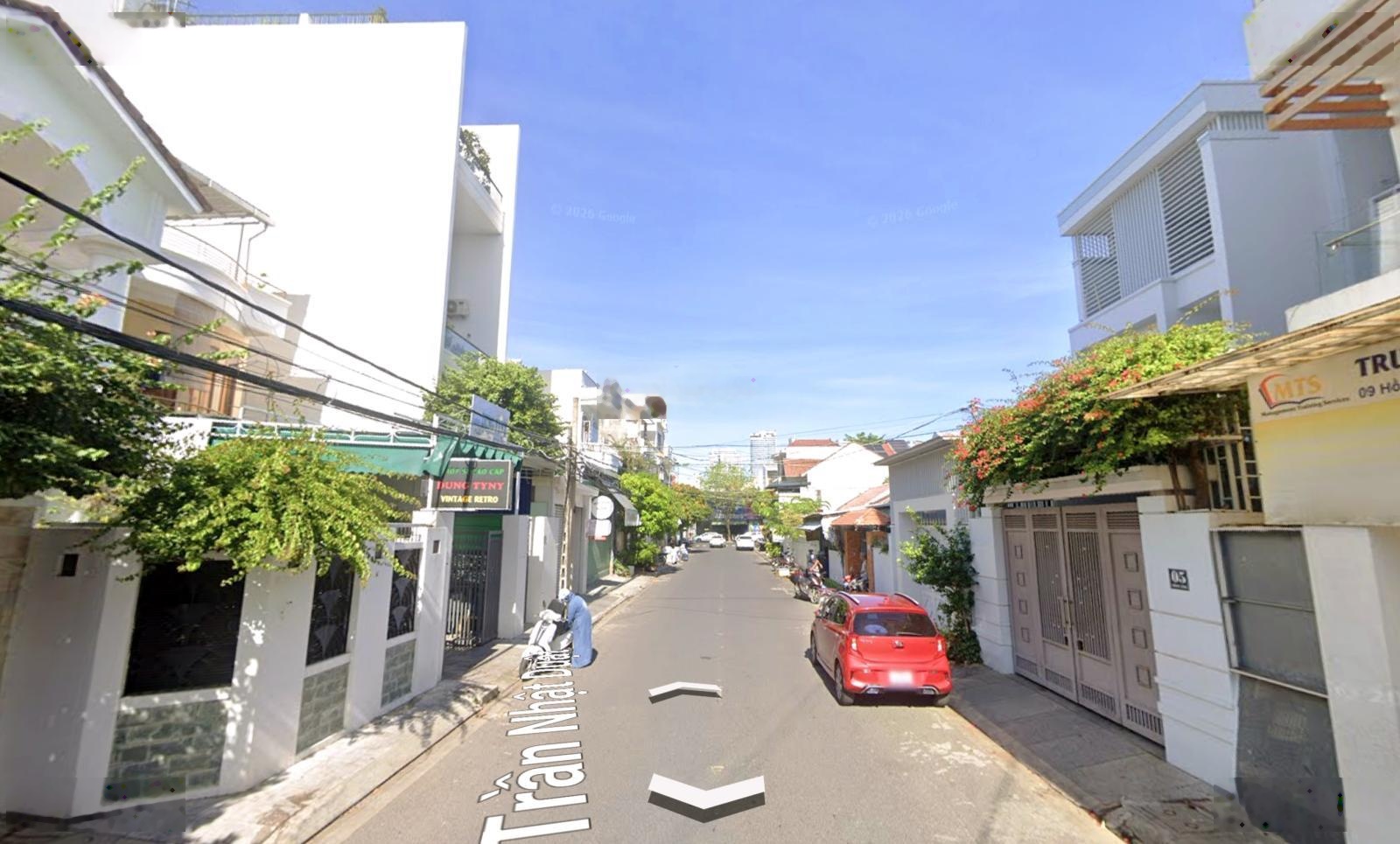 Bán đất tặng nhà đường Hồng Lĩnh gần Trần Nhật Duật
