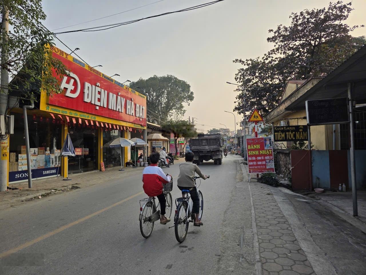 Chính chủ cần bán Lô Đất Mặt Trục Chính Đường Liên Thôn .DT150m . LH :0972076383