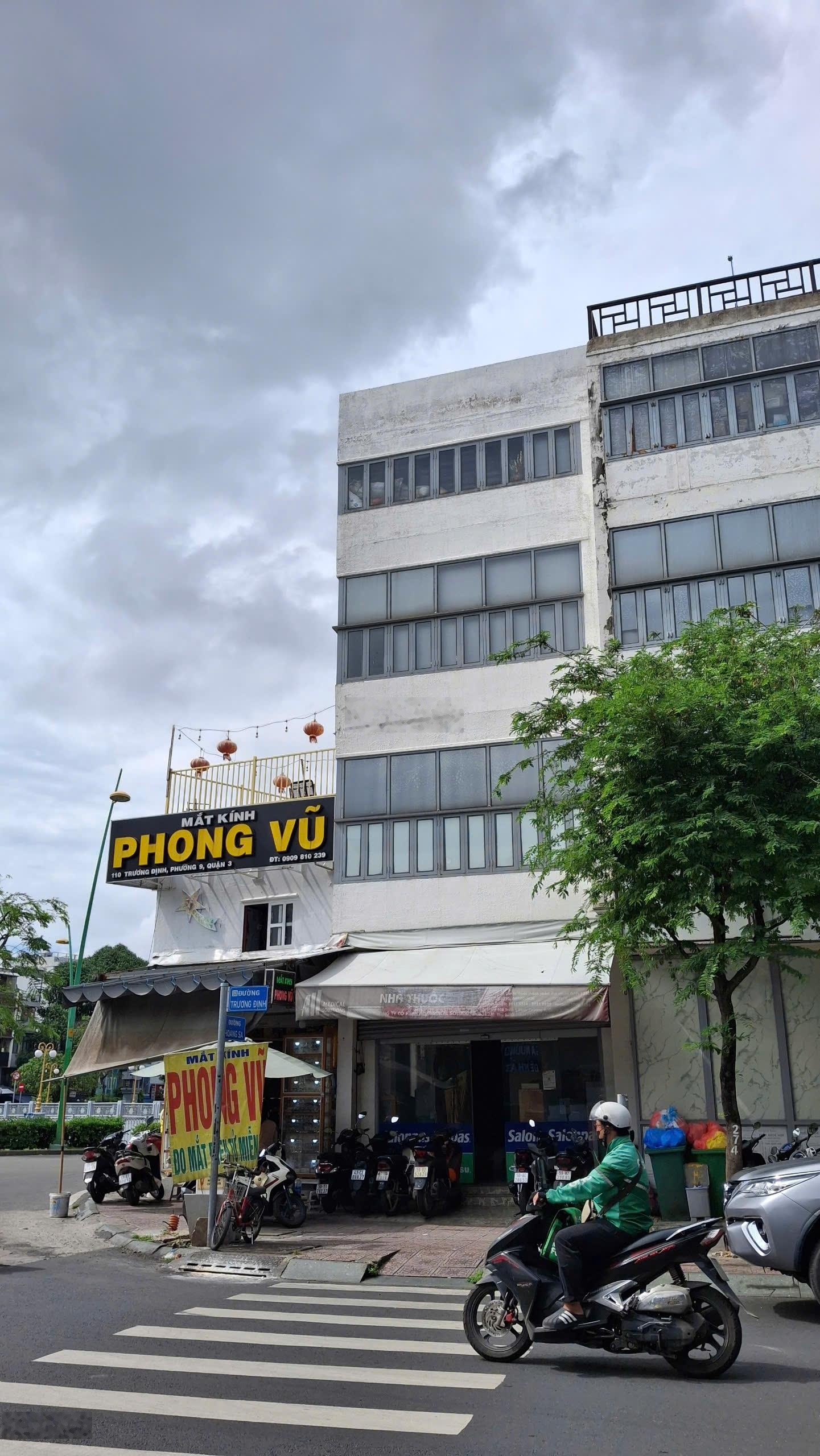 Bán Nhà MT Núi Thành - 7,5x14m - CN 100m - 5 Tầng - HĐ 100tr/th - Chỉ 27,5 Tỷ