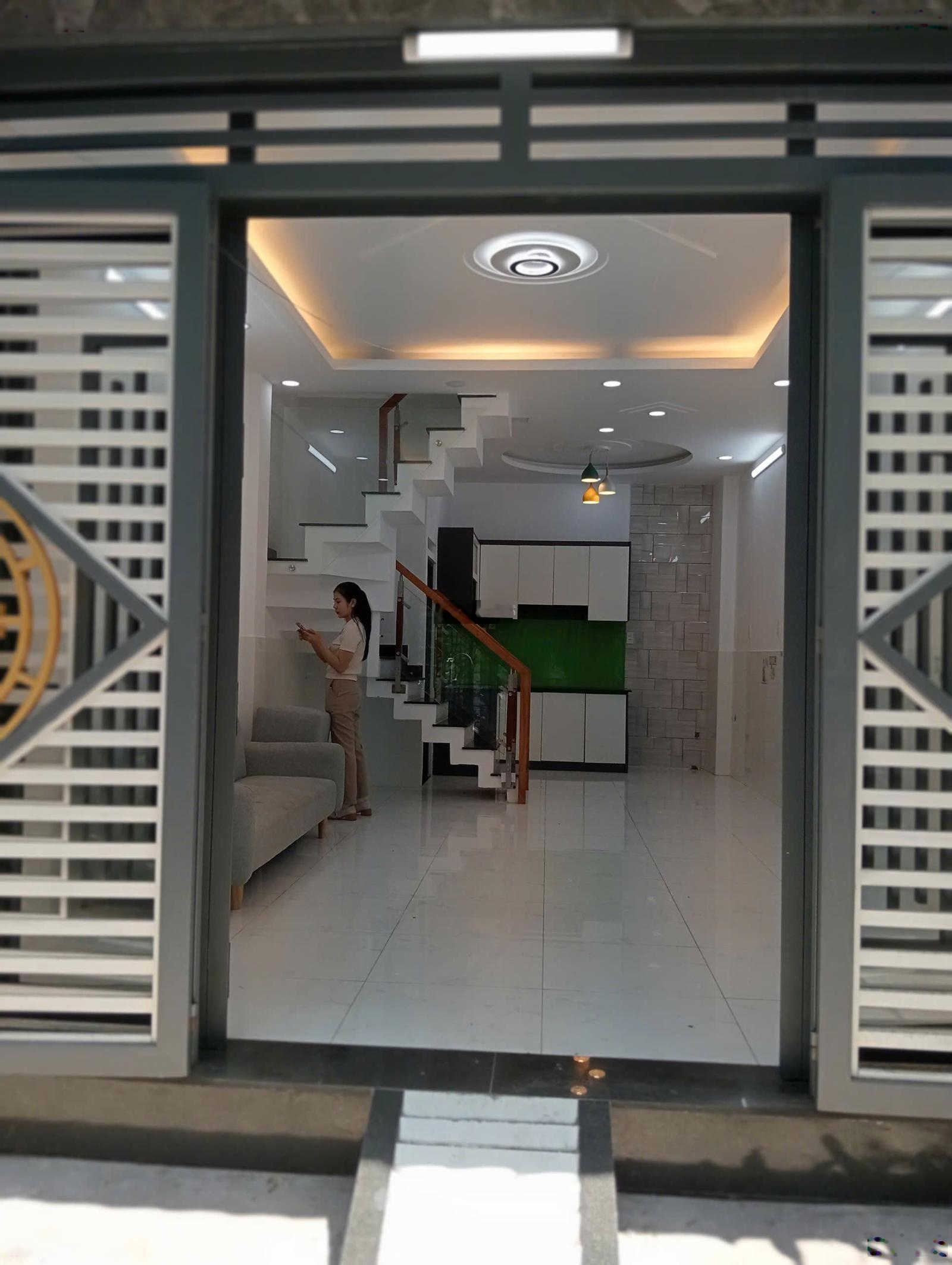 Anh hải chị hương, có căn nhà cần bán để giải quyết việc gia đình- giảm sâu còn 4.55 tỷ nhà hxh