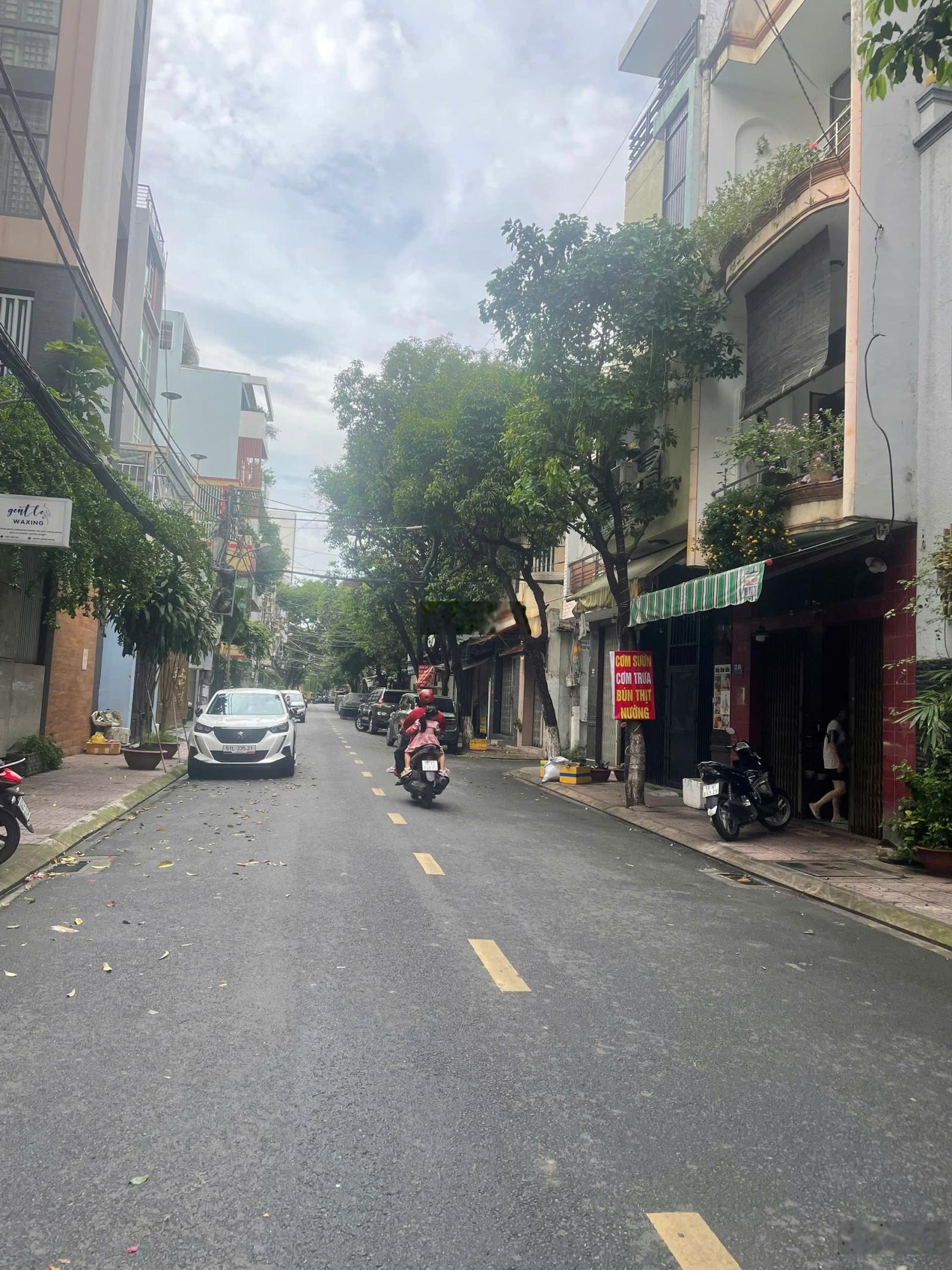 Cần bán căn nhà mặt tiền đường khu Cư Xá Đô Thành, Quận 3 Dt: 6x13.5 kết cấu 5 tầng nhà còn mới