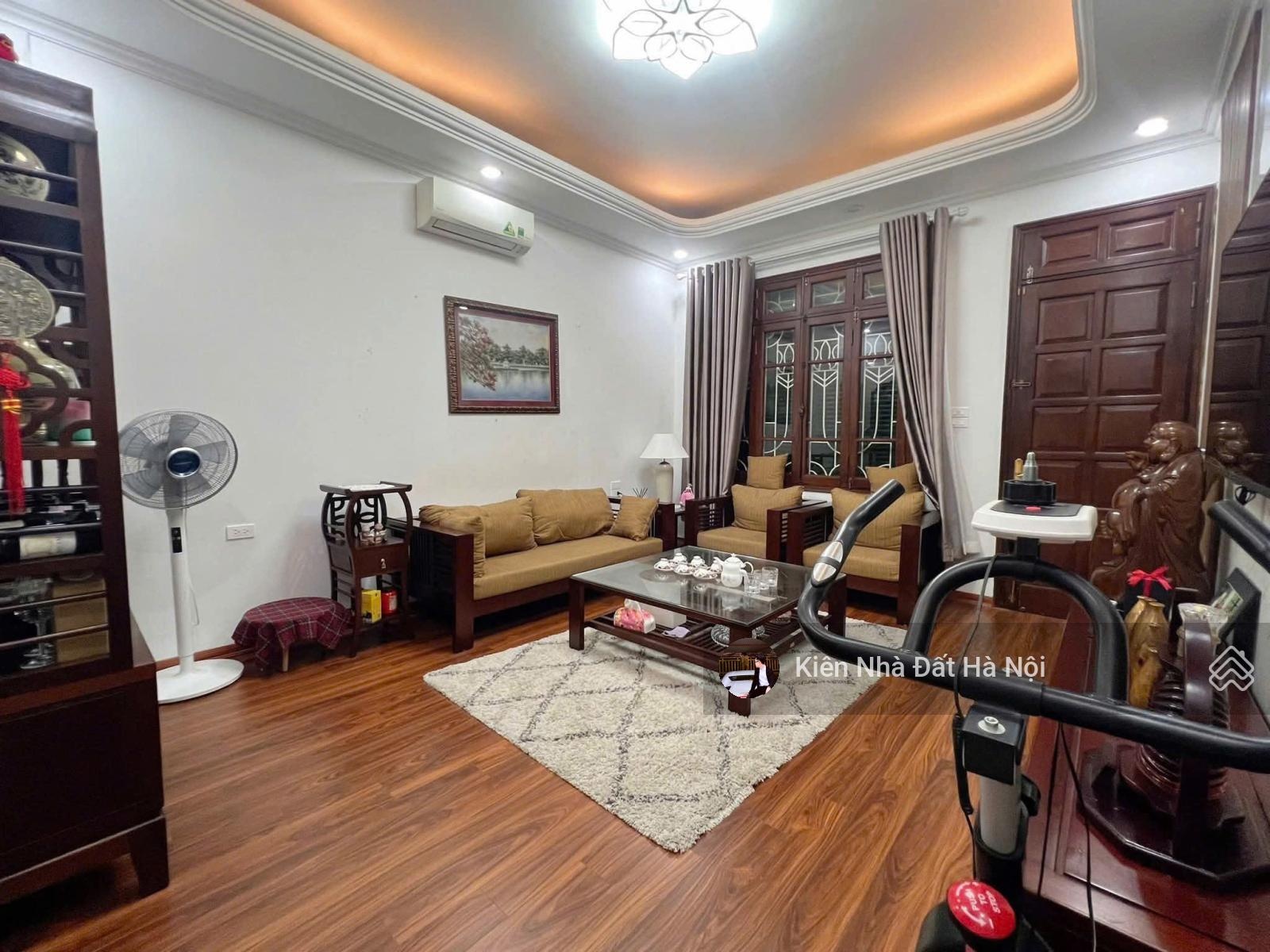 Siêu phẩm 61 Hoàng Cầu - 45m2 6 tầng mặt tiền đẹp - Ở hay Kinh doanh đẹp - Sát phố view Hồ - Hiếm!