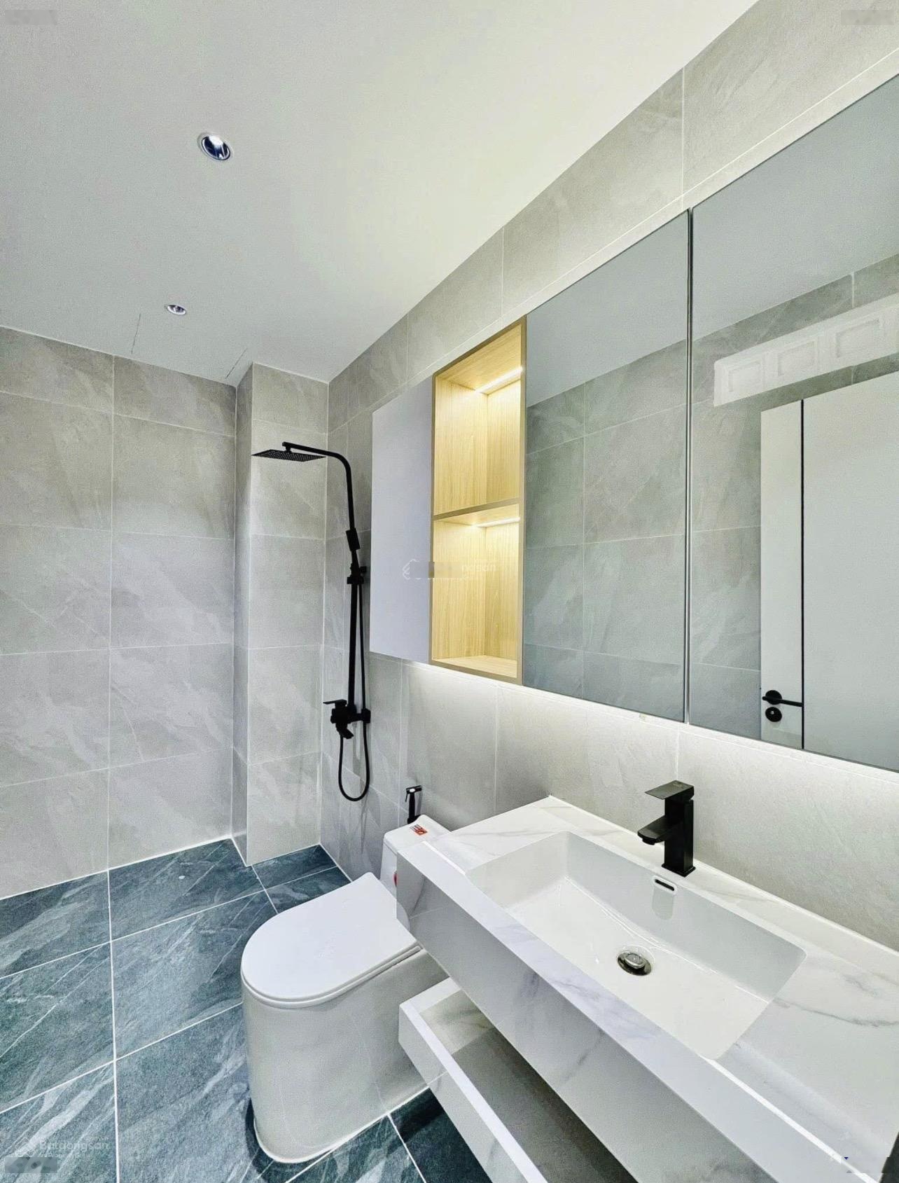 Chỉ 4 Tỷ Nhỉnh Sở Hữu Ngay Căn Nhà Nằm Trên Đường Võ Văn Tần, Quận 3, Có Hợp Đồng Thuê 28 Triệu/ Th