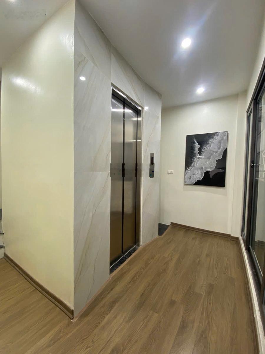 Phố cổ long biên- lô góc oto ngủ trong nhà- 7 tầng thang máy- khu vực sầm uất tiện ích bạt ngàn