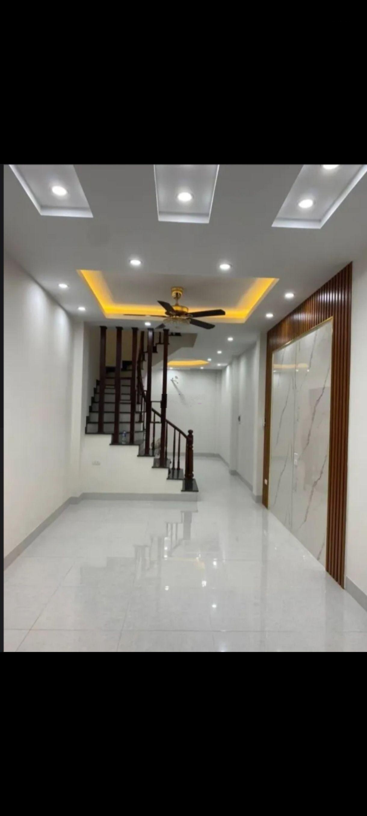 Cực hiếm!! Nhỉnh 5 tỷ đã có nhà quận Hoàng mai,32x 5 tầng, vị trí đắc địa , sổ đỏ chính chủ