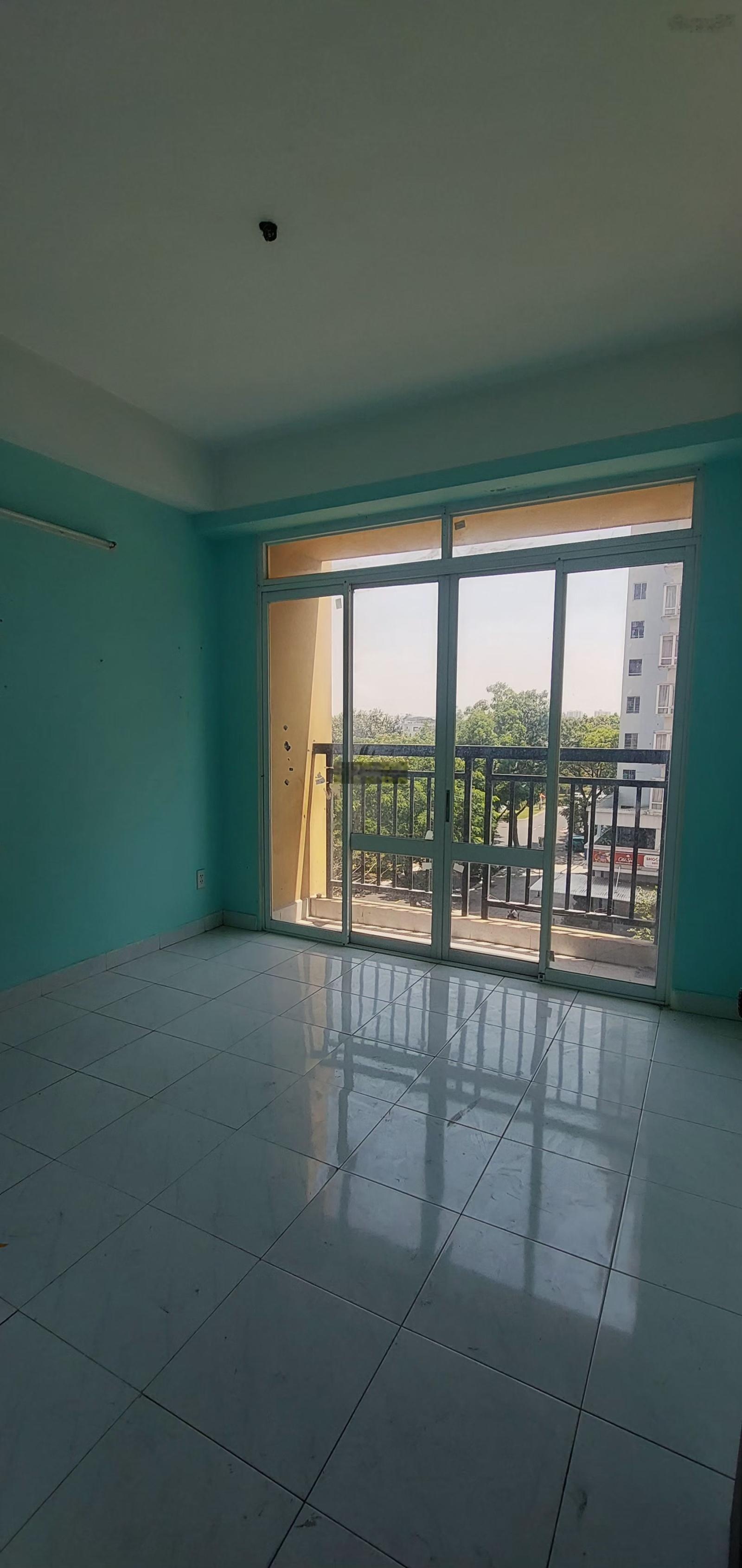 Căn hộ 3 phòng ngủ, 2wc, dt 100 mét rất rộng đẹp, giá rẻ chỉ 10 triệu, quận 2. 0907706348 Liên