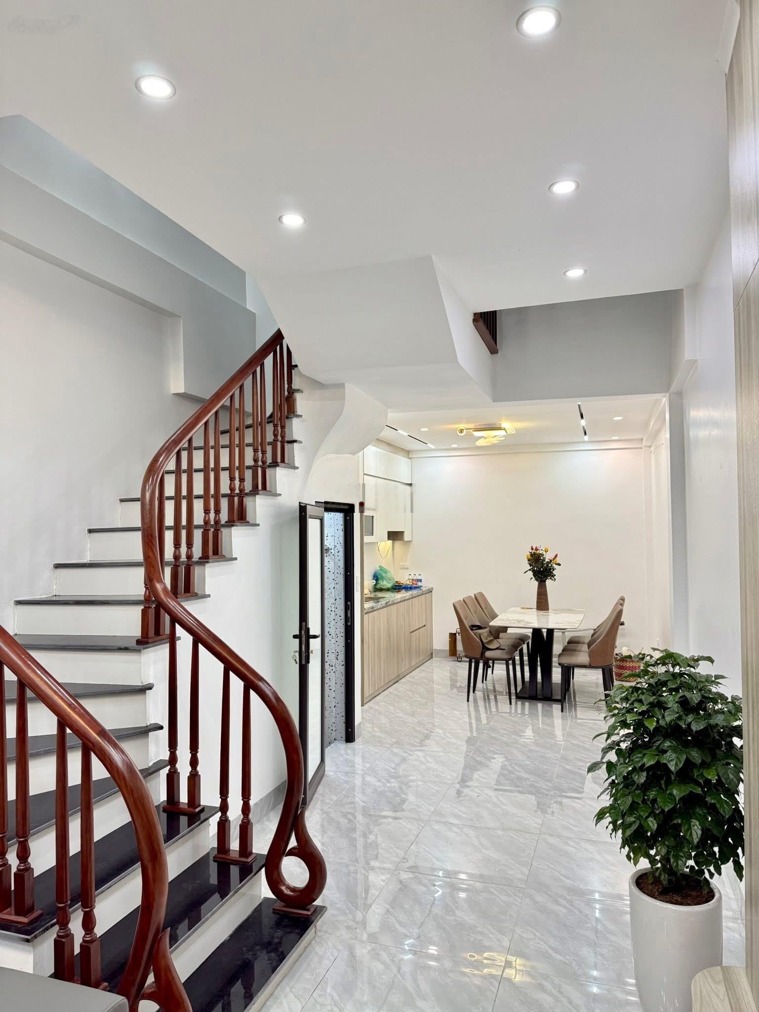 Hót ! Nhà Khương Đình,2 thoáng, KD, nhà dân xây, 50m ra ôtô tránh, full nội thất, sổ CC, 45m2*5T
