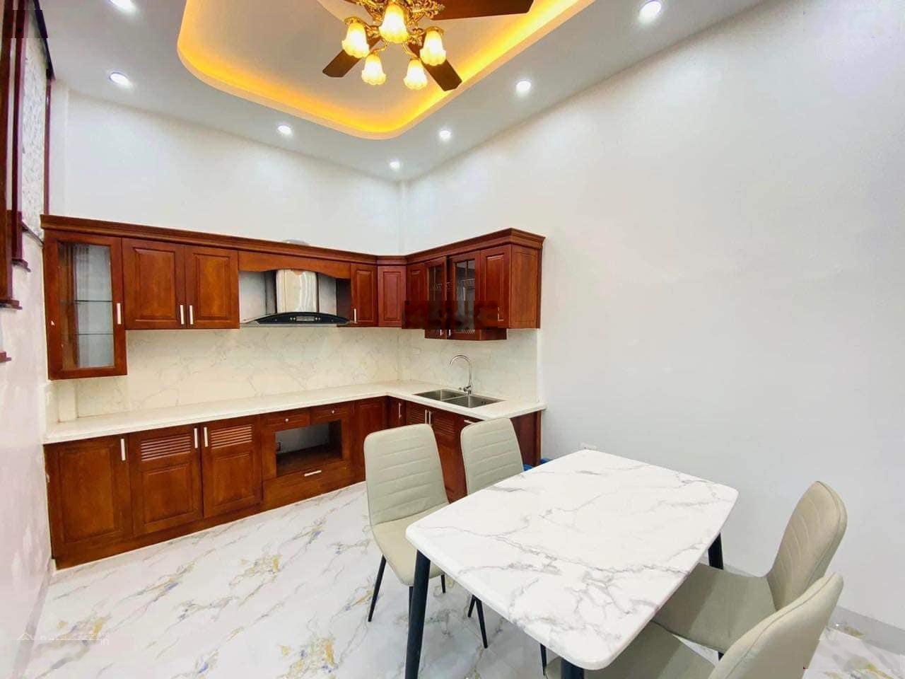 Bán nhà mặt phố trúc bạch, 100m2 giá 58 tỷ, vị trí kim cương, an sinh đỉnh, 1 bước ra hồ