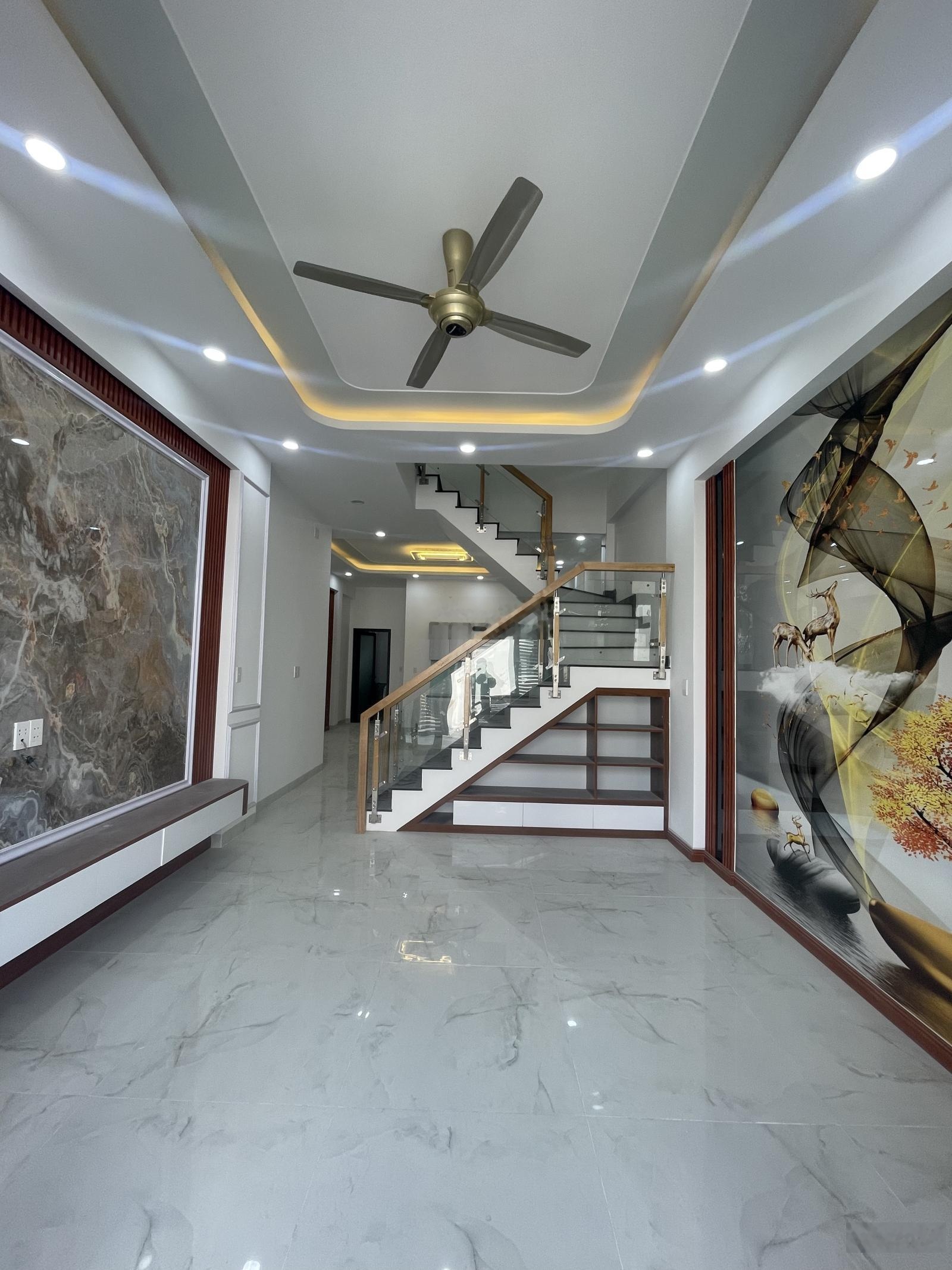 NHÀ SỔ RIÊNG HOÀN CÔNG GIÁ RẺ PHƯỜNG TÂN PHONG. Dt 80m2, 3p ngủ, sân xe hơi. Giá 3tỷ7
