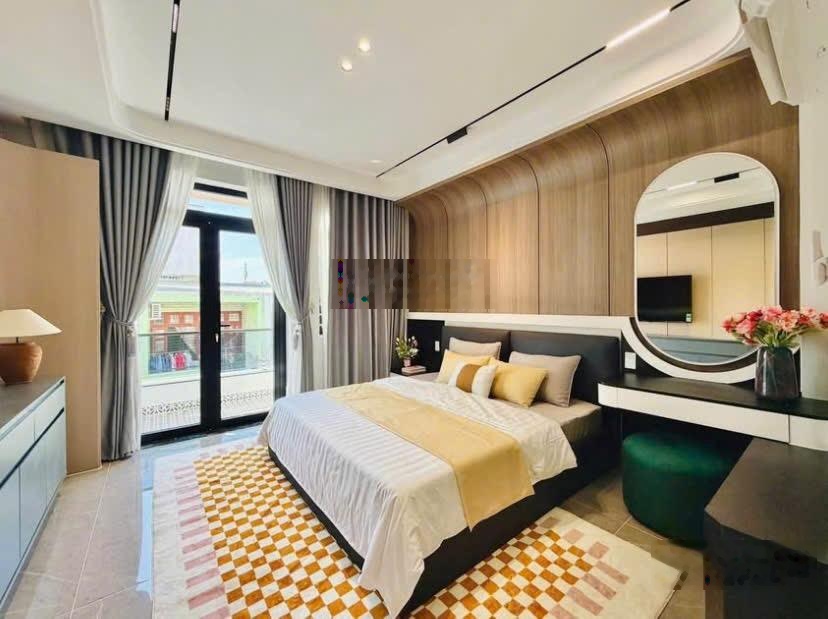 Bán nhà Tô Hiến Thành, Q10. DT 72,4m2, 3 lầu. HXH vô nhà (5PN). Giá 3tỷ350 Đang cho thuê 26tr/th