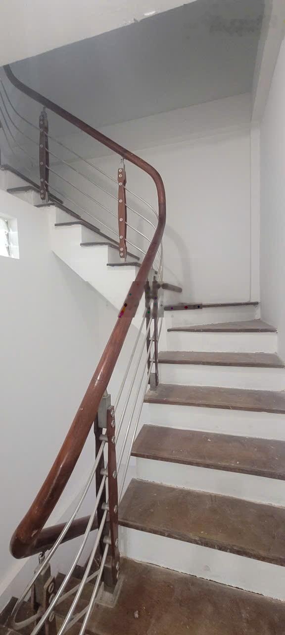 Cần bán nhà 5 tầng ngõ phố Văn Cao Ba Đình