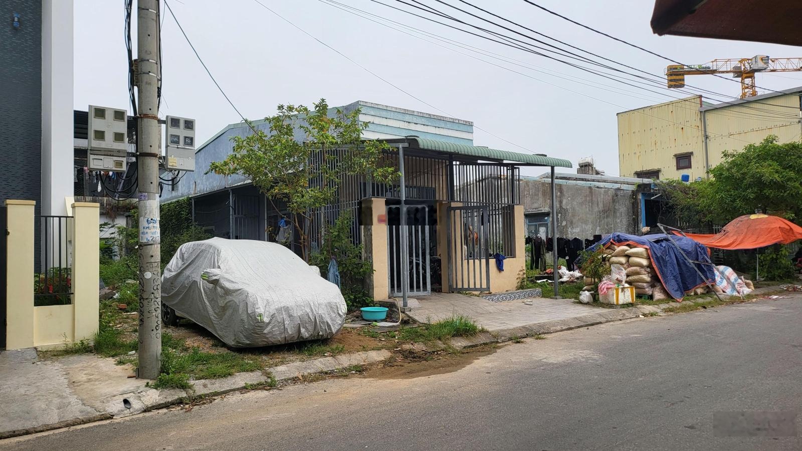 Bán nhà gát lửng..cách cổng 9 tòa chung cư.30m.đang cho thuê 8 tr/1 tháng giá 3 tỷ 800