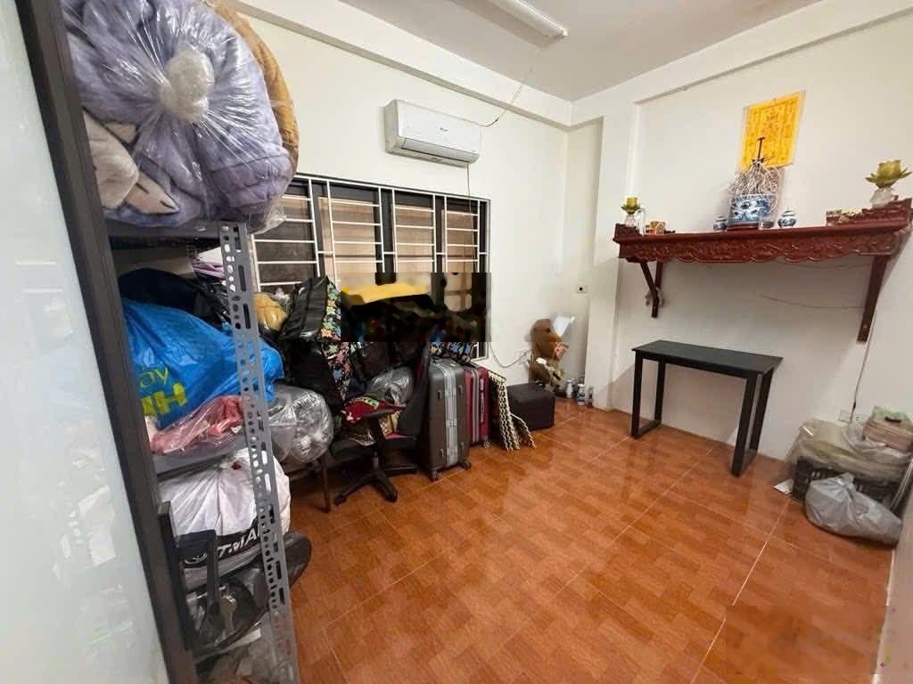 La phù. nhà dân xây 35m 4 tầng. 15m ra mặt phố kinh doanh. chỉ 4,5 tỷ