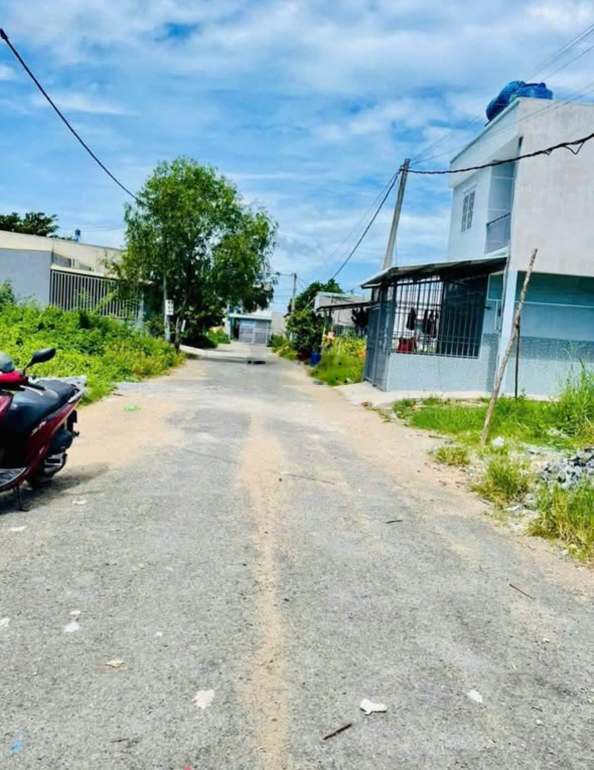 Ngộp! Bán nhanh lô đất 101m2. Giá: 1,1 tỷ. Đ.Hồ Văn Tắng gần BV Xuyên Á. Sổ hồng riêng