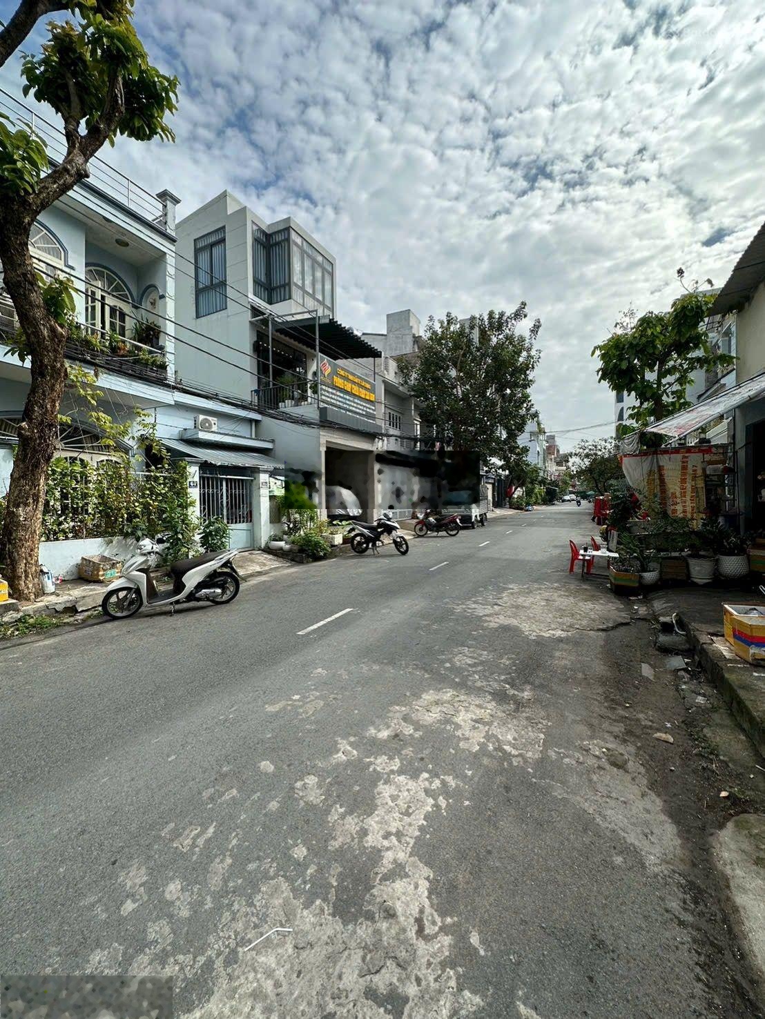Bán căn mt đường số p tân quy q7