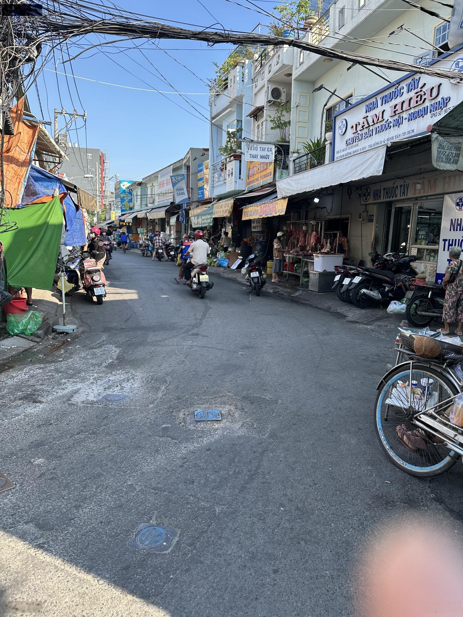 Bán đất tặng nhà ngang chà bá 8m, đường xe hơi 6m , tên lửa bình tân,chỉ 7,x tỷ.
