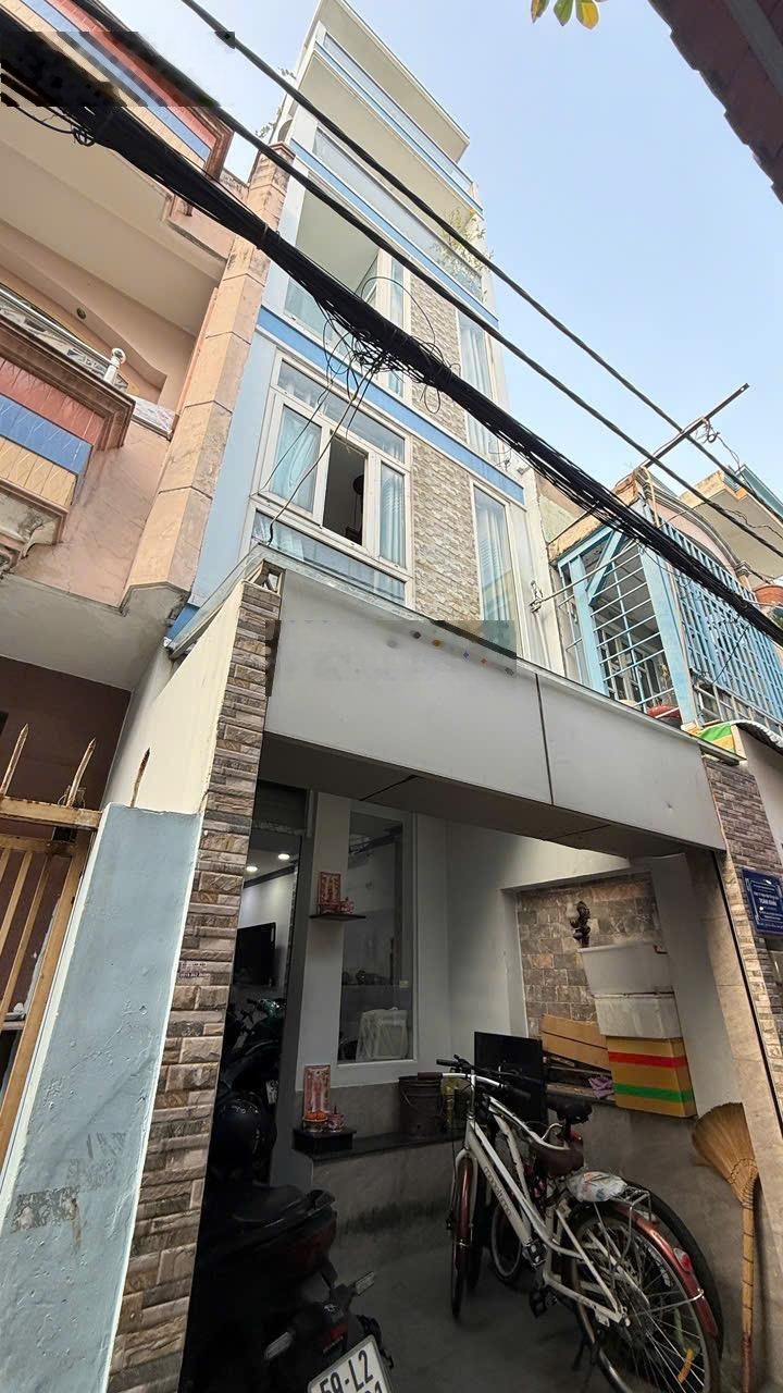 Nhà Đẹp khu chợ Bùi Minh Trực và Uỷ Ban Quận 8, công năng đủ cho 1 đại gia đình