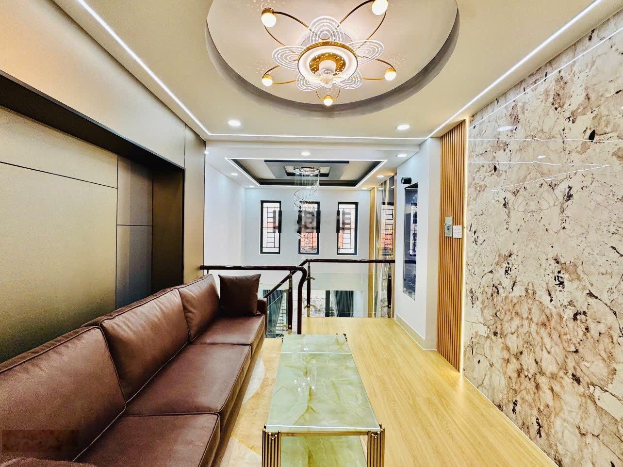 Xuất cảnh bán gấp - Bán nhà Thích Quảng Đức 28m² 5 tầng - 7.65 tỷ