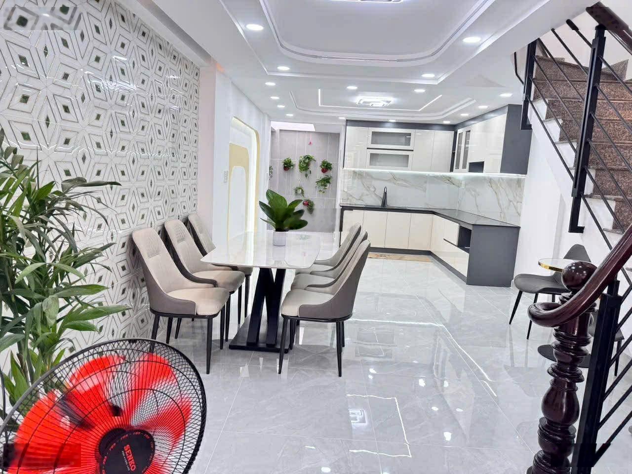 Bán nhà Hương Lộ 2 ngay Bệnh Viện Bình Tân 4 x 18 ( 4 Tầng ) đường nhựa 8m Giá 6Txx