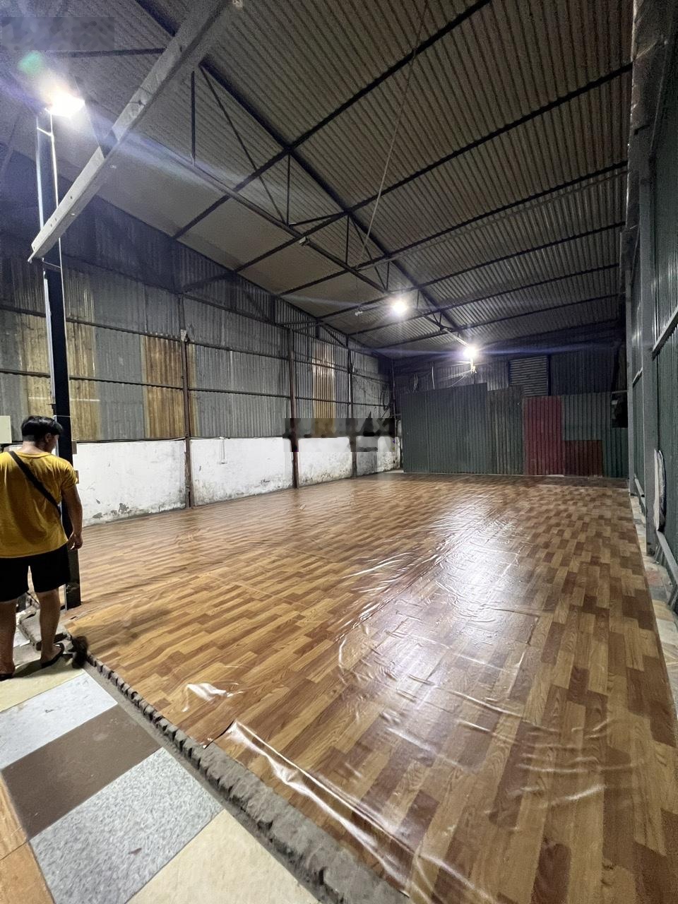 Sang nhượng kho xưởng khu vực cổ nhuế - dt: 350m2